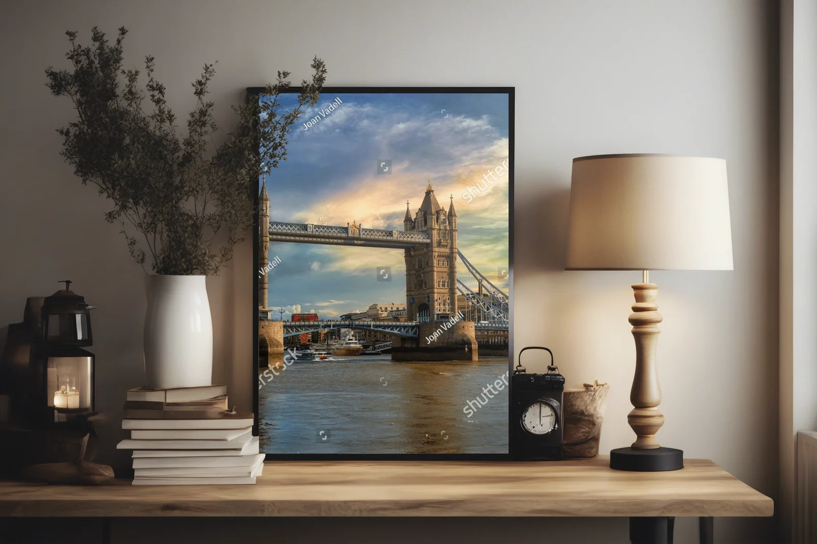 Zachwycający Tower Bridge w tajemniczej atmosferze Londynu