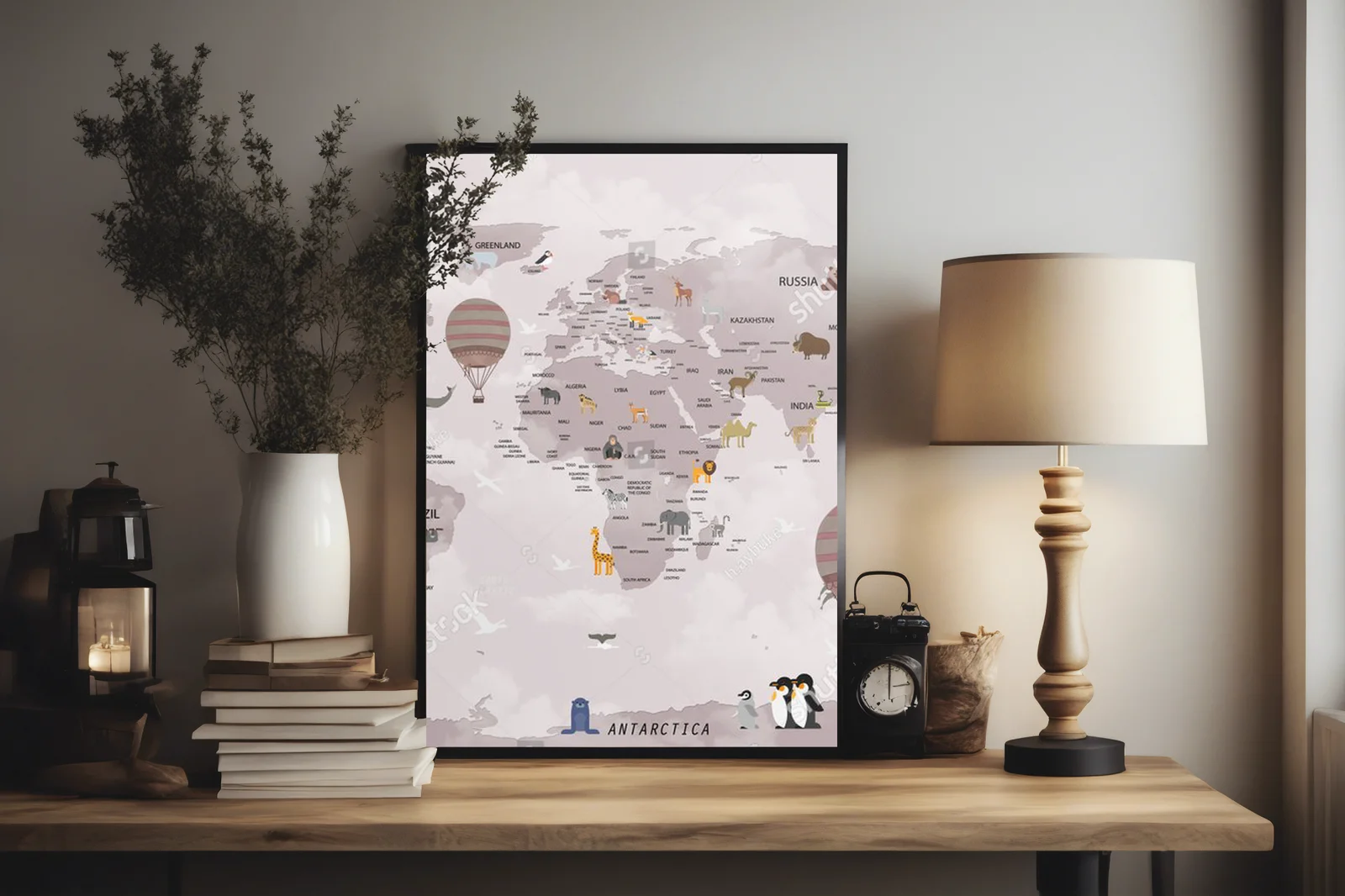 Zachwycająca mapa świata pełna zwierząt