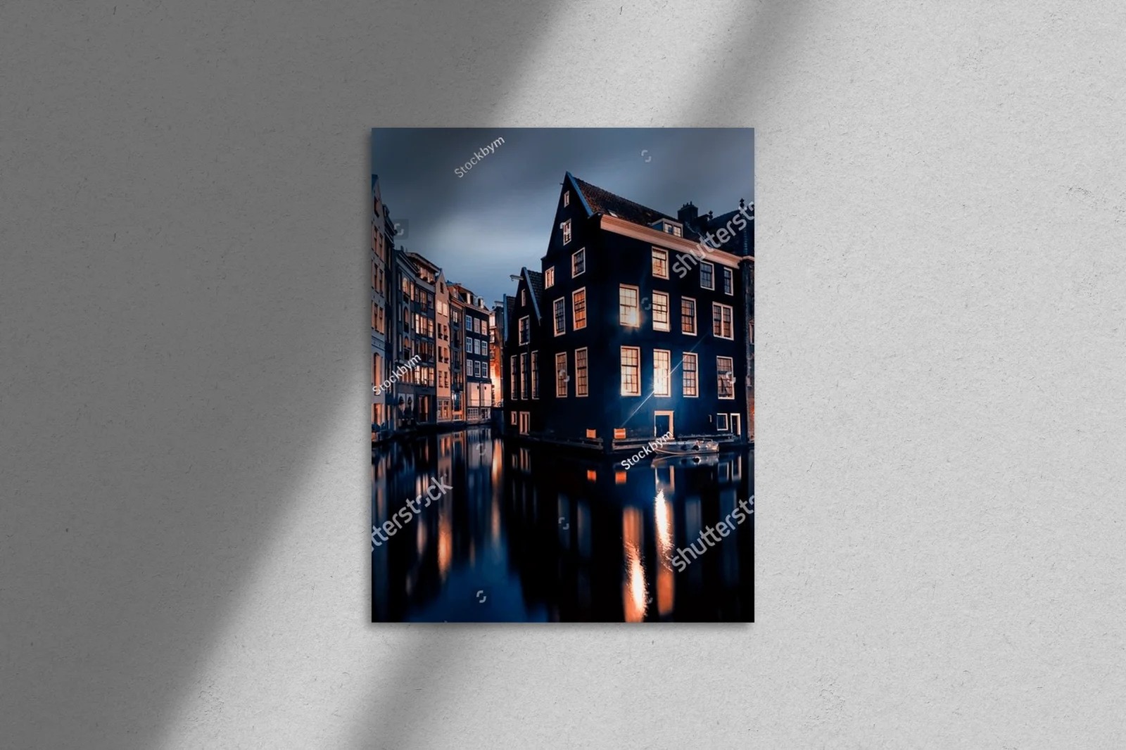 Wieczorna magia Amsterdamu nad kanałami