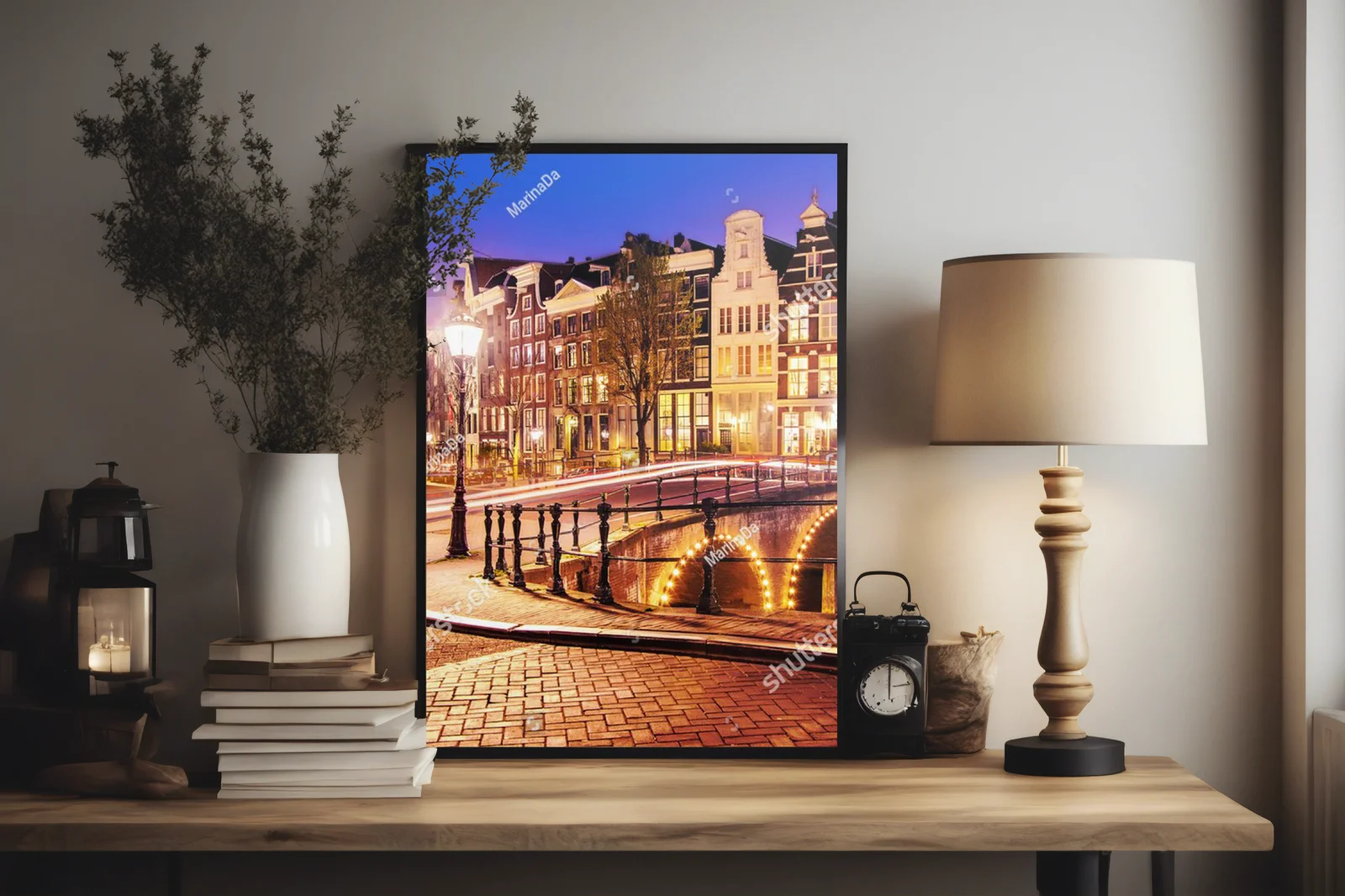 Magiczne amsterdamskie kanały w nocnym blasku