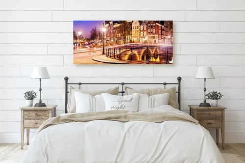 Magiczne amsterdamskie kanały w nocnym blasku