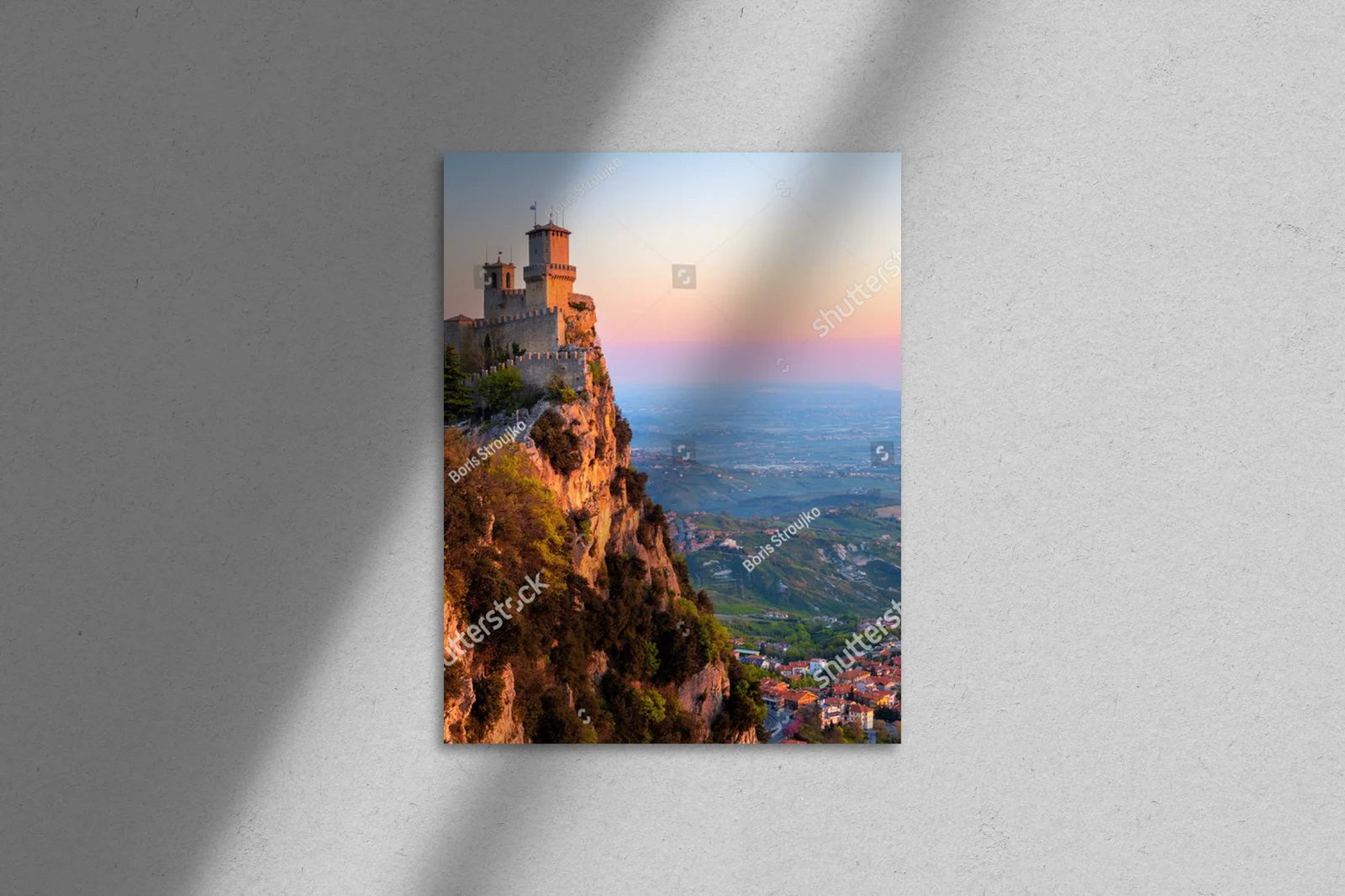 Guaita na tle wschodzącego słońca w San Marino