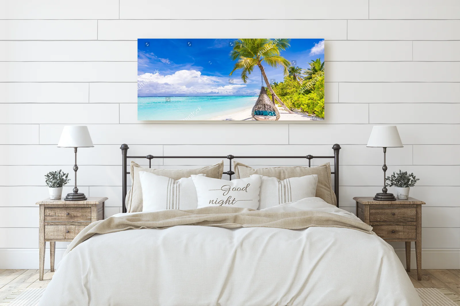 Rajska plaża z huśtawką w tropicalnej scenerii