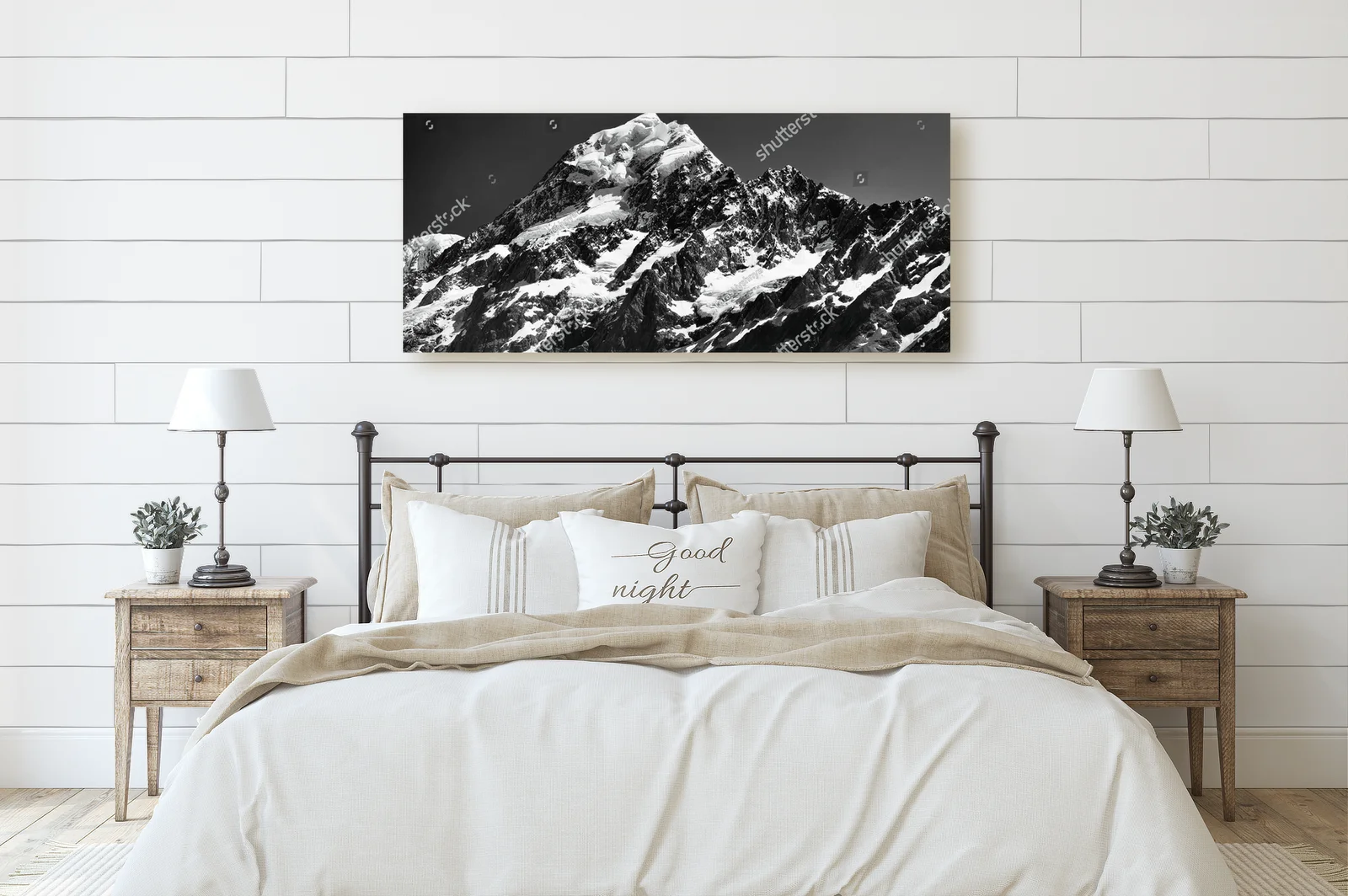 Dramatyczny widok na szczyt Mt Cook w czerni i bieli