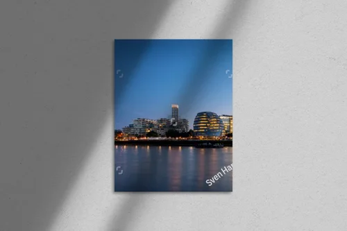Nocna panorama Londynu w odcieniach błękitu