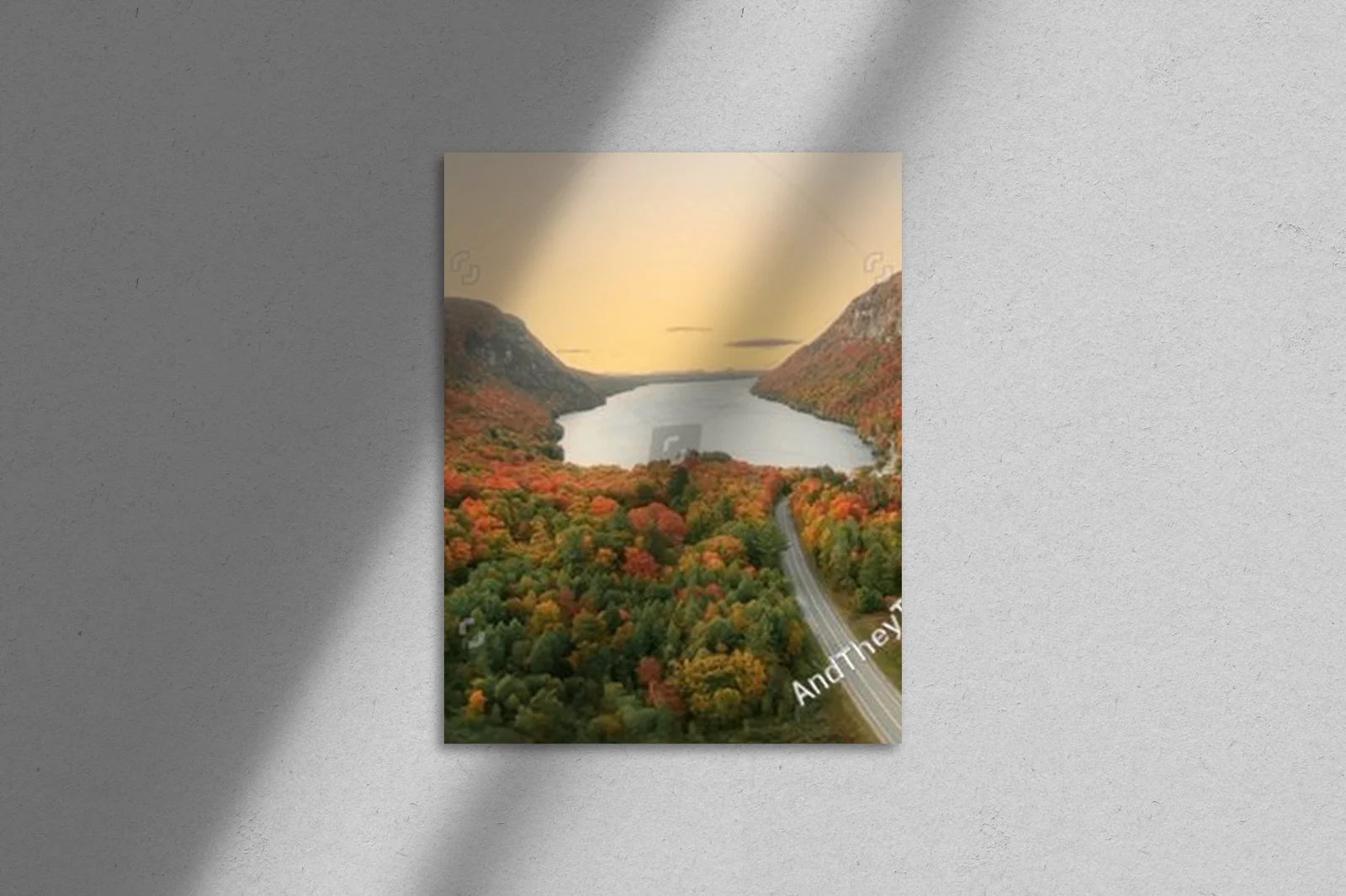 Panoramiczny widok jeziora Willoughby o poranku