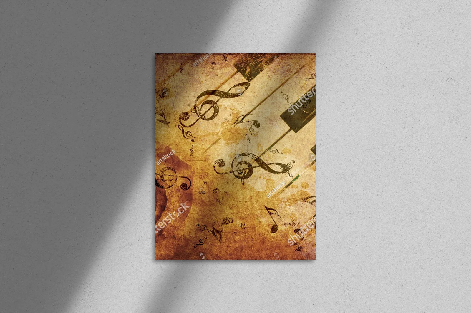 Grunge'owa róża i piano w vintage’owej harmonii