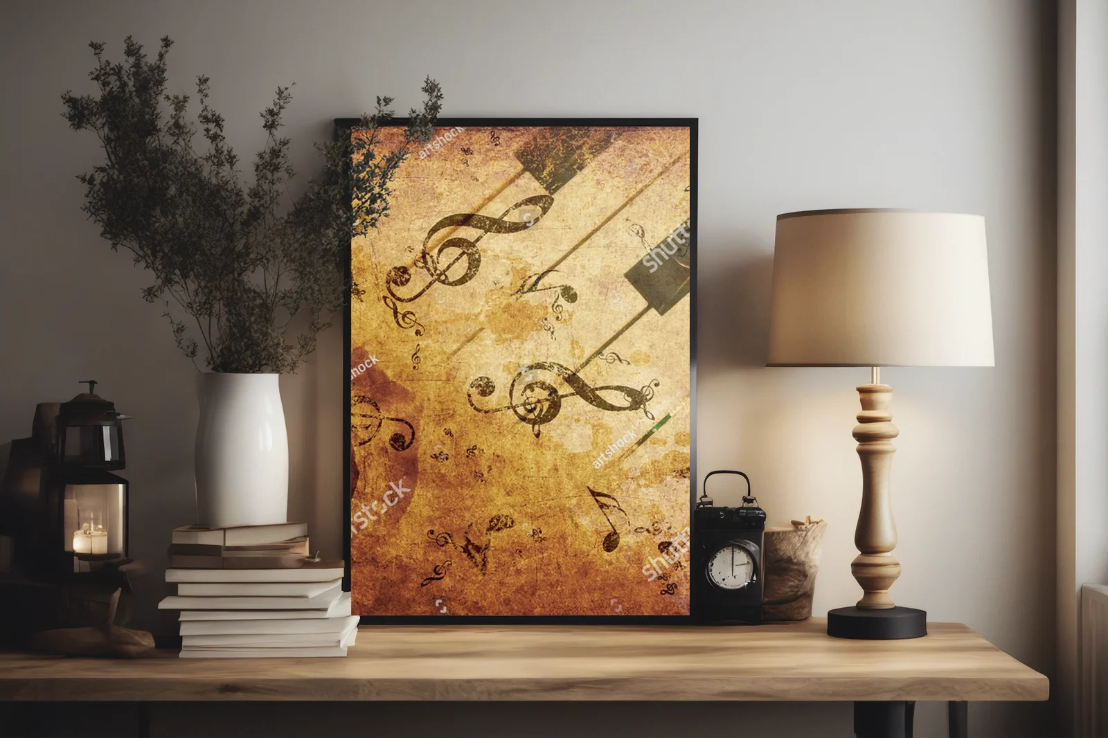 Grunge'owa róża i piano w vintage’owej harmonii