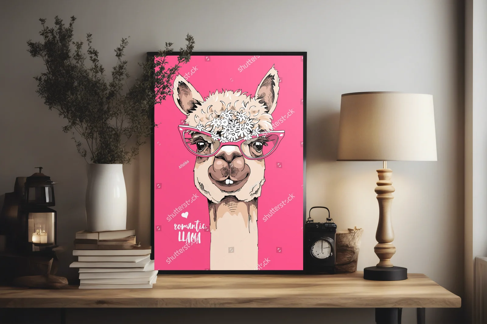 Hipsterska lama w romantycznym stylu na różowym tle