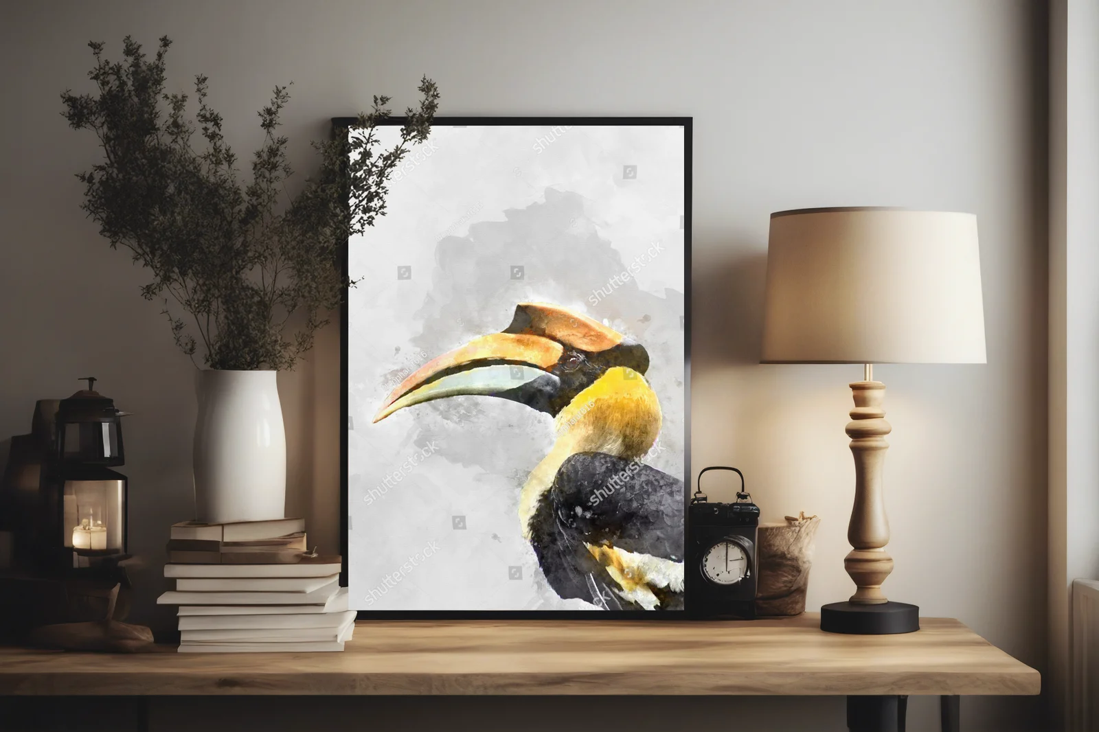 Zjawiskowy hornbill w odcieniach leśnej szarości