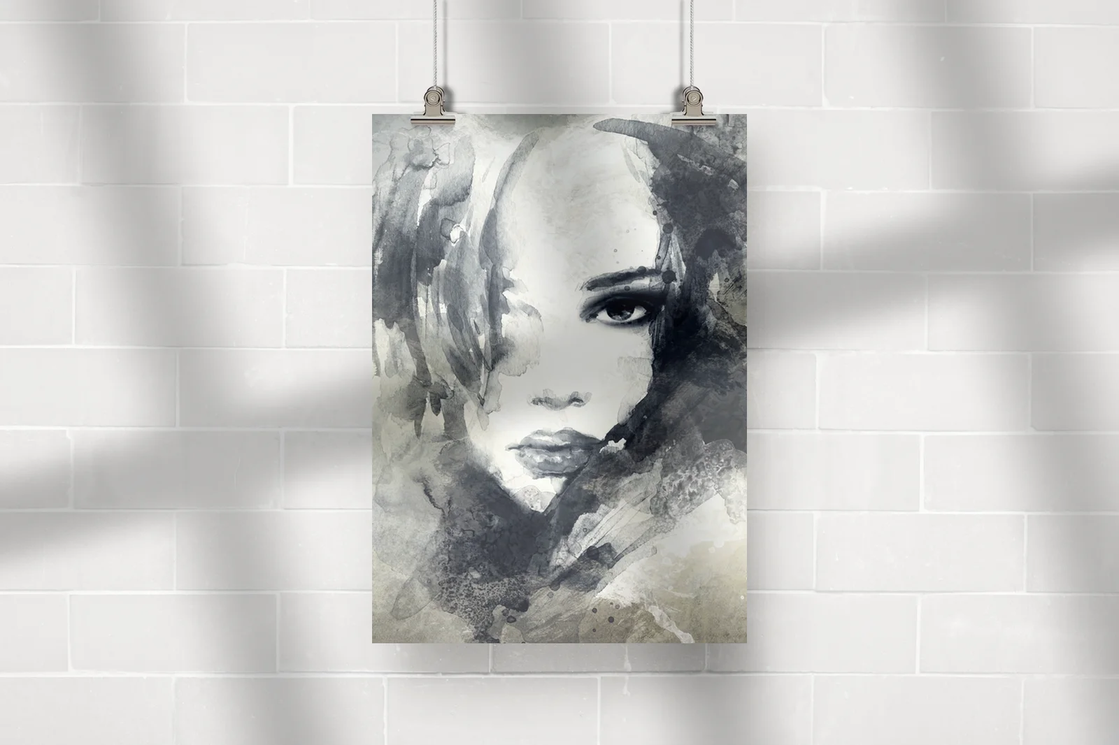 Subtelny abstrakcyjny portret kobiety w odcieniach bieli