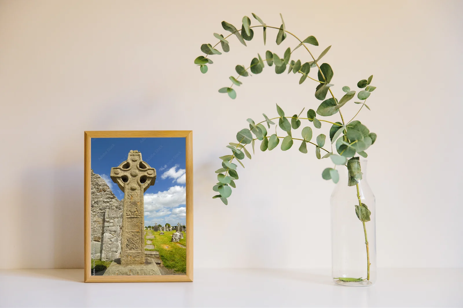 Celtycki krzyż Clonmacnoise: Esencja Irlandii