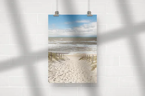 Ścieżka do plaży pod błękitnym niebem