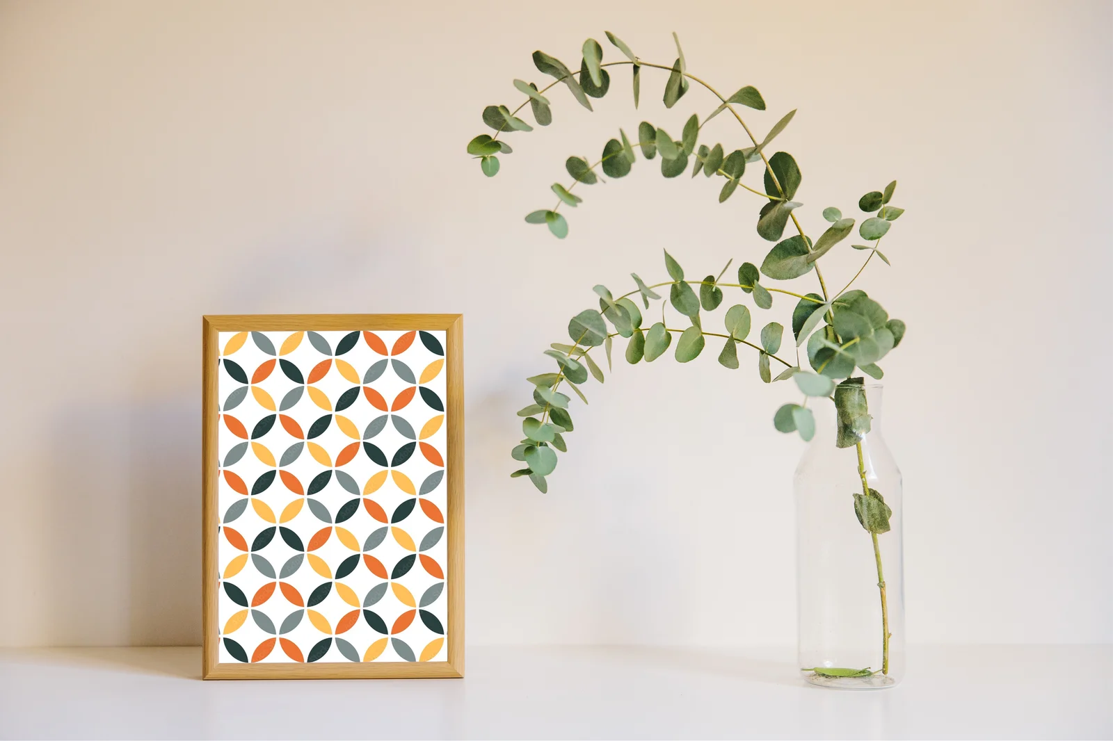 Geometryczna retro elegancja w oranżu