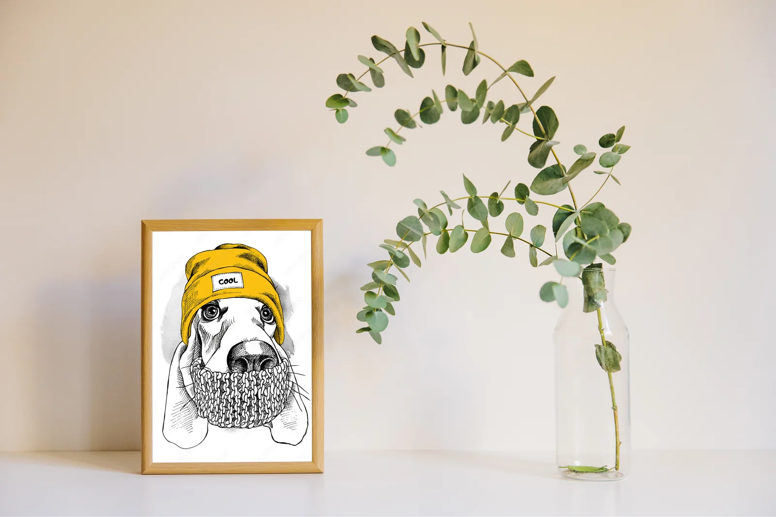 Stylowy Basset Hound w hipsterskim nakryciu