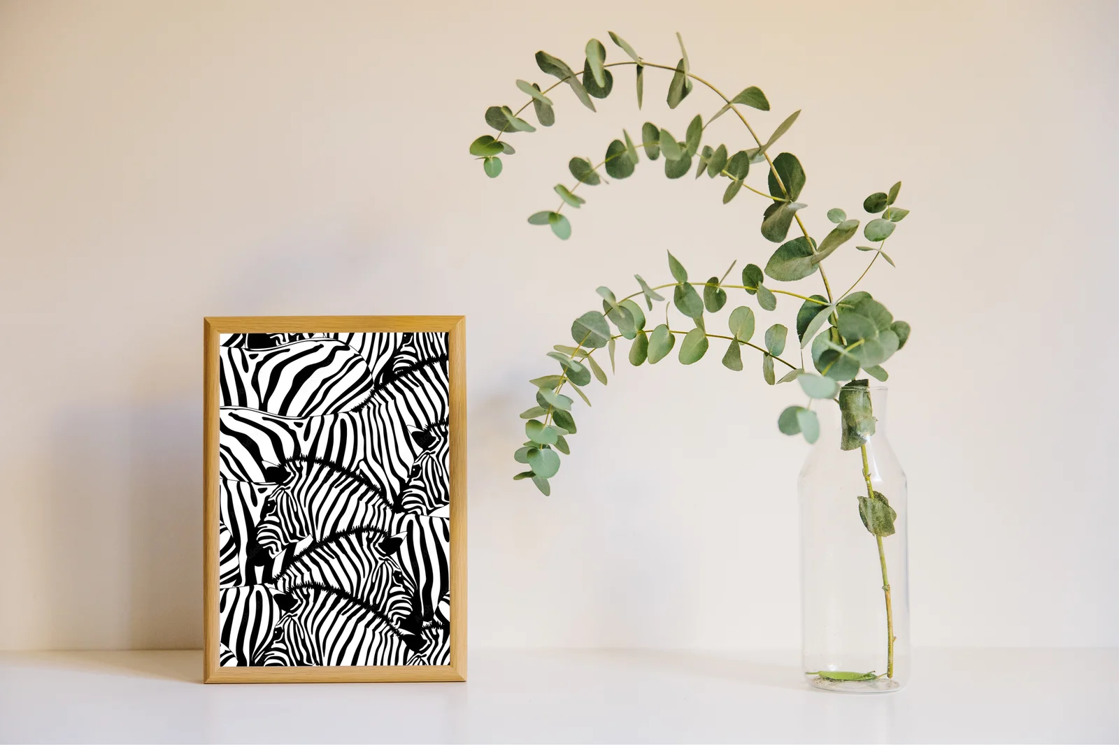 Elegancka zebra w monochromatycznych odcieniach