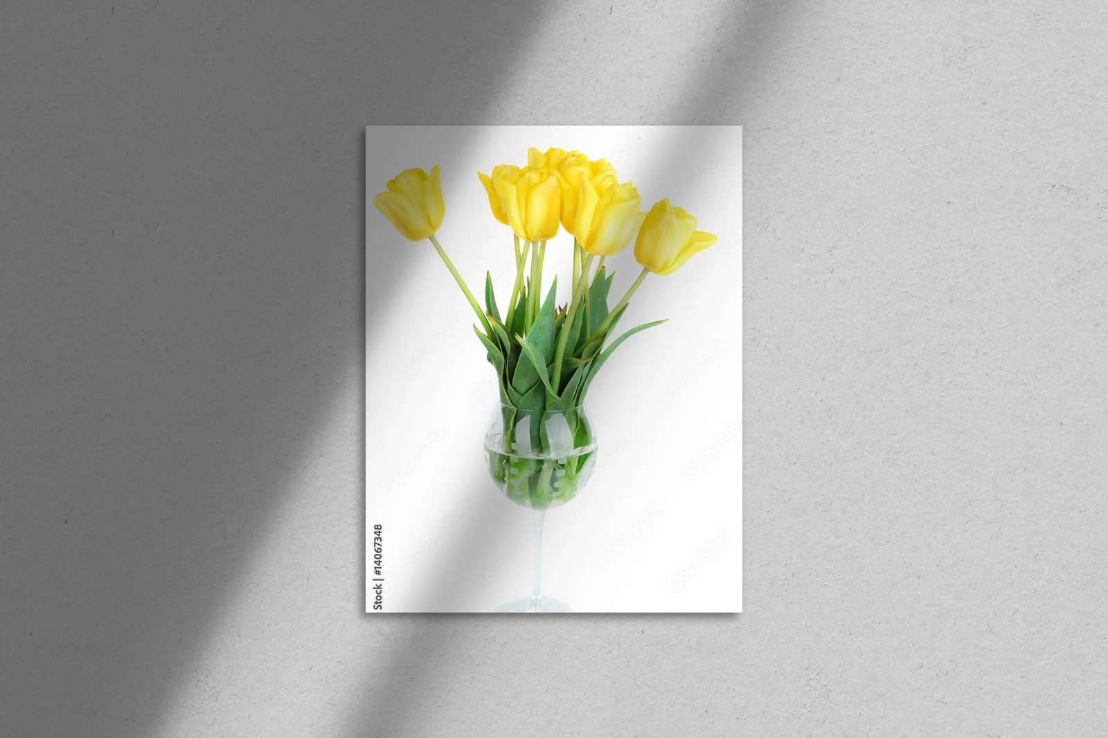Eleganckie tulipany w wazonie - wiosenna finezja