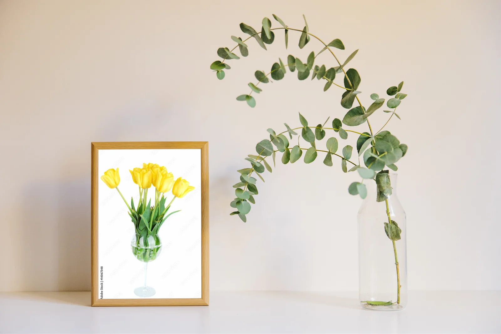 Eleganckie tulipany w wazonie - wiosenna finezja