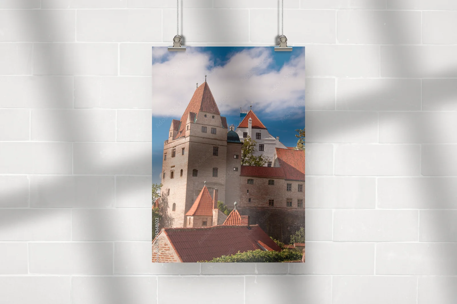 Elegancja zamku w delikatnych odcieniach szarości