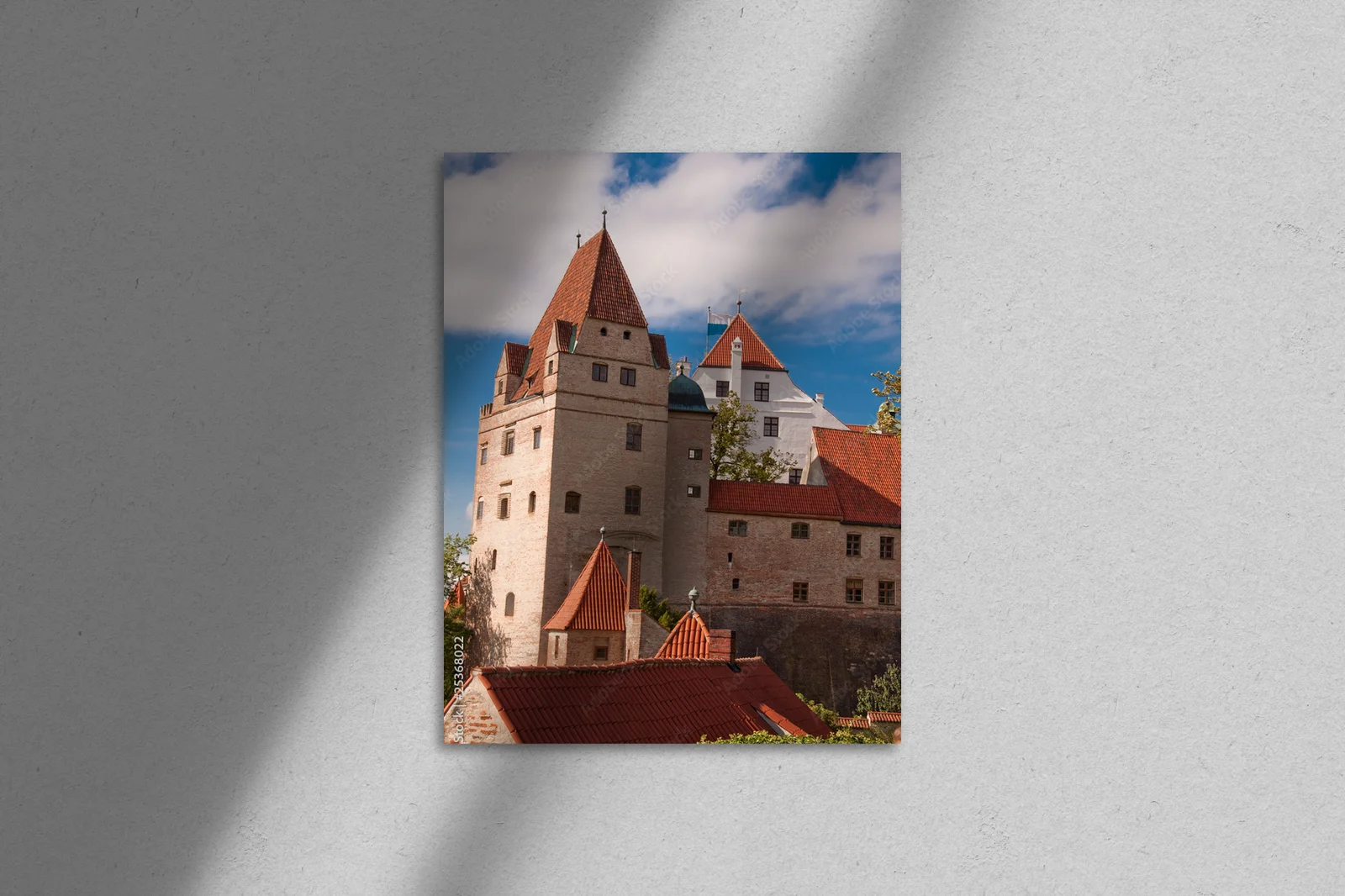 Elegancja zamku w delikatnych odcieniach szarości