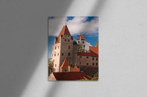 Elegancja zamku w delikatnych odcieniach szarości