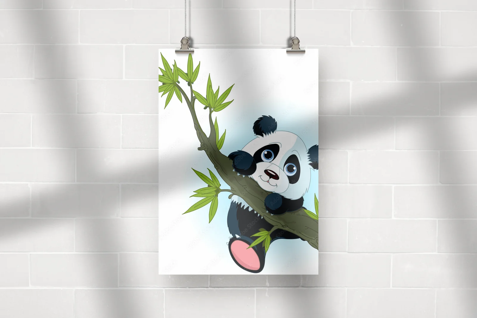 Urocza panda w wspinaczce na drzewo