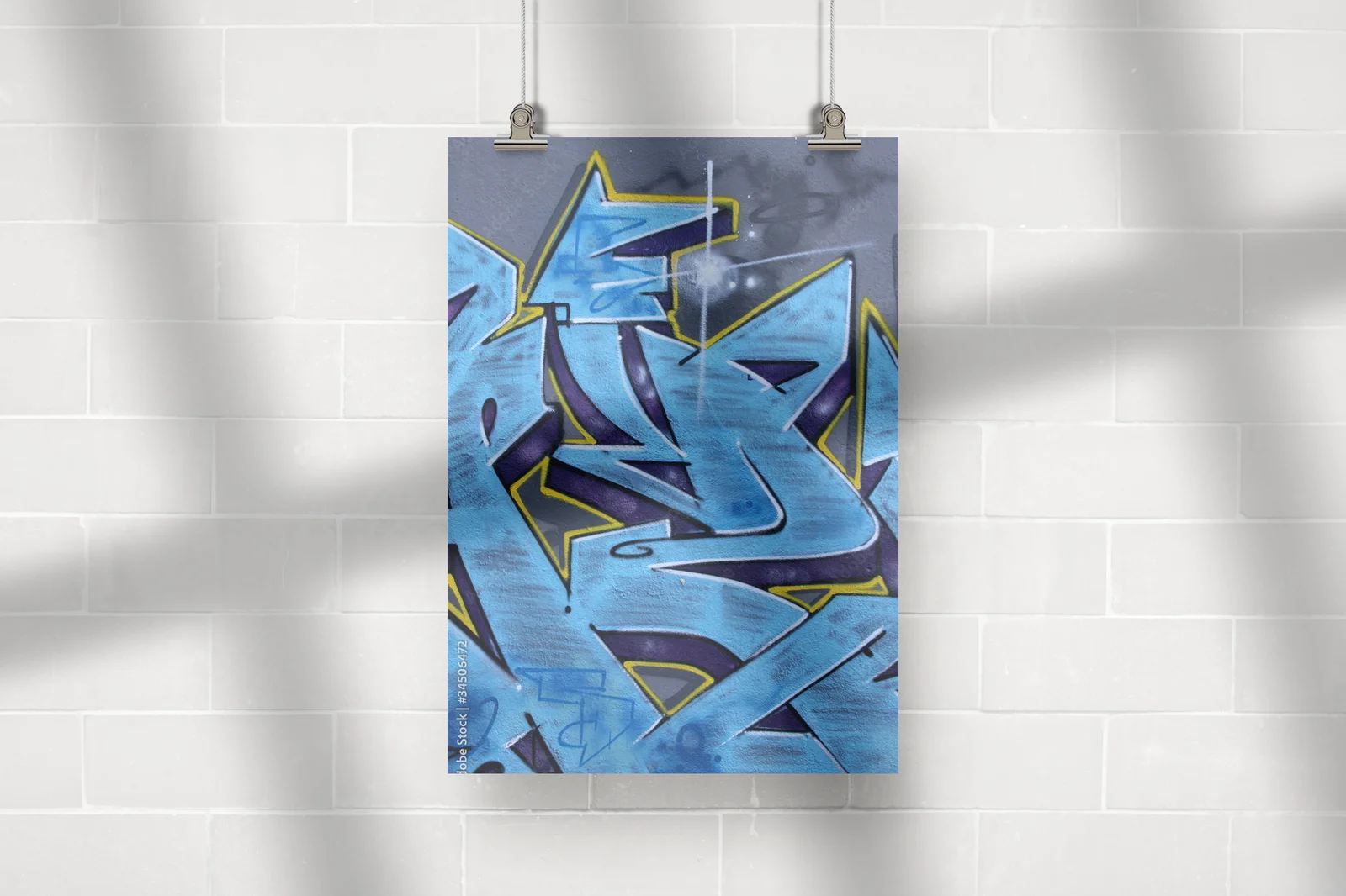 Ekspresyjne graffiti w stonowanych odcieniach