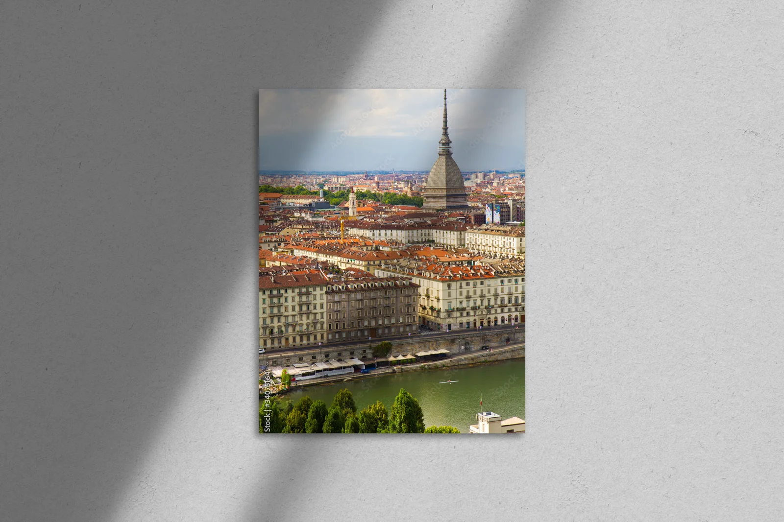 Panoramiczny widok na Torin z majestatyczną Mole Antonelliana