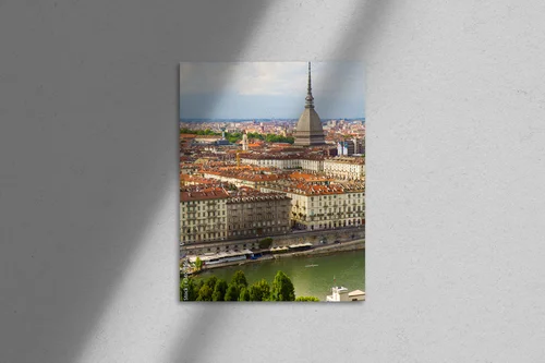 Panoramiczny widok na Torin z majestatyczną Mole Antonelliana