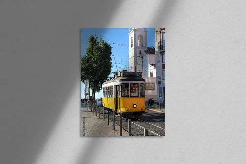 Zachwycająca sceneria z tramwajem w Lizbonie
