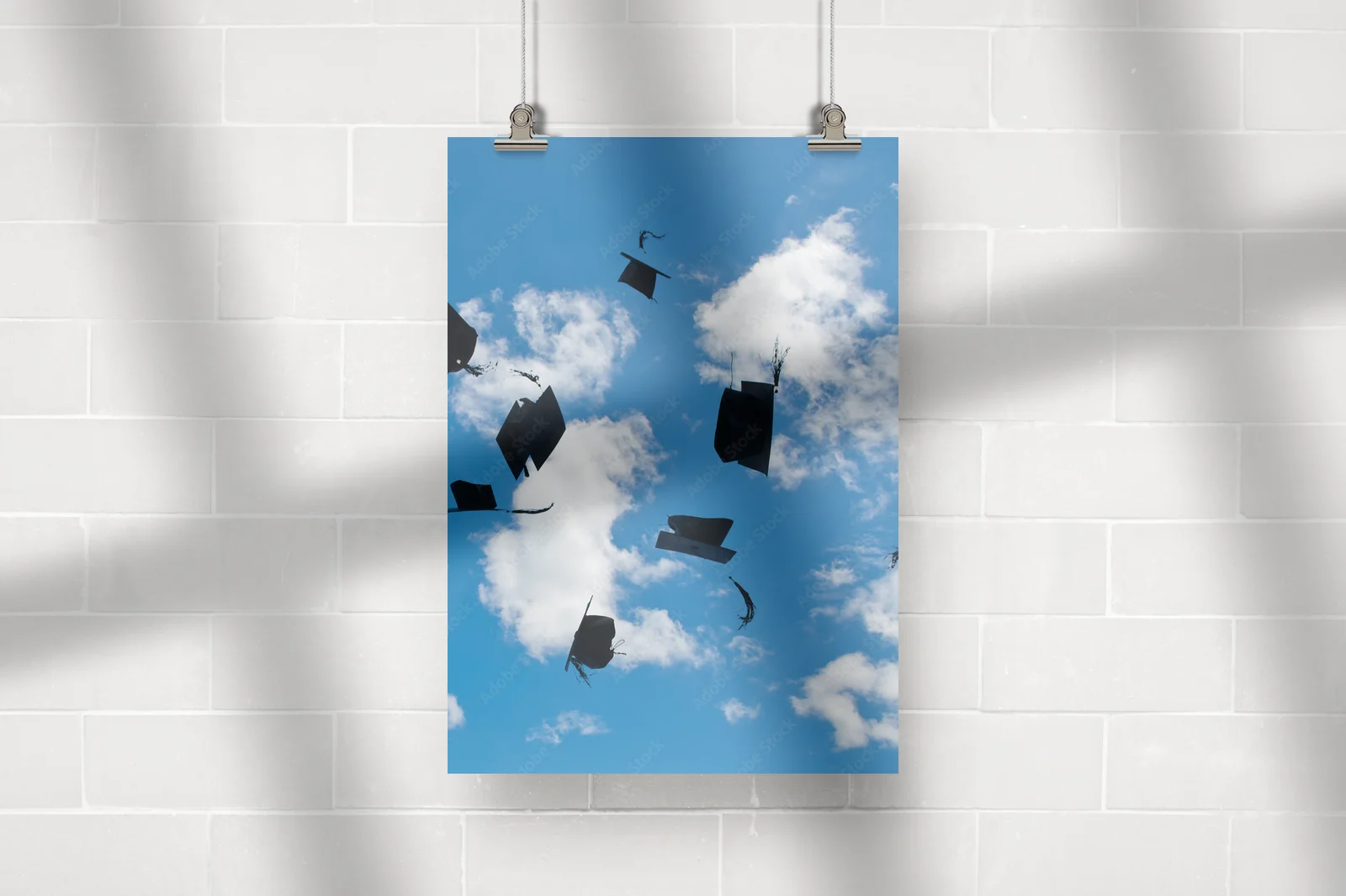 Radosne świętowanie sukcesów w sky blue