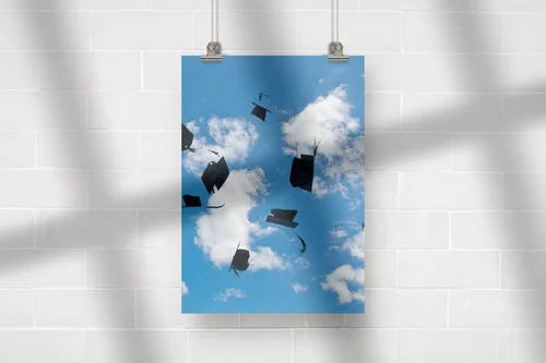 Radosne świętowanie sukcesów w sky blue