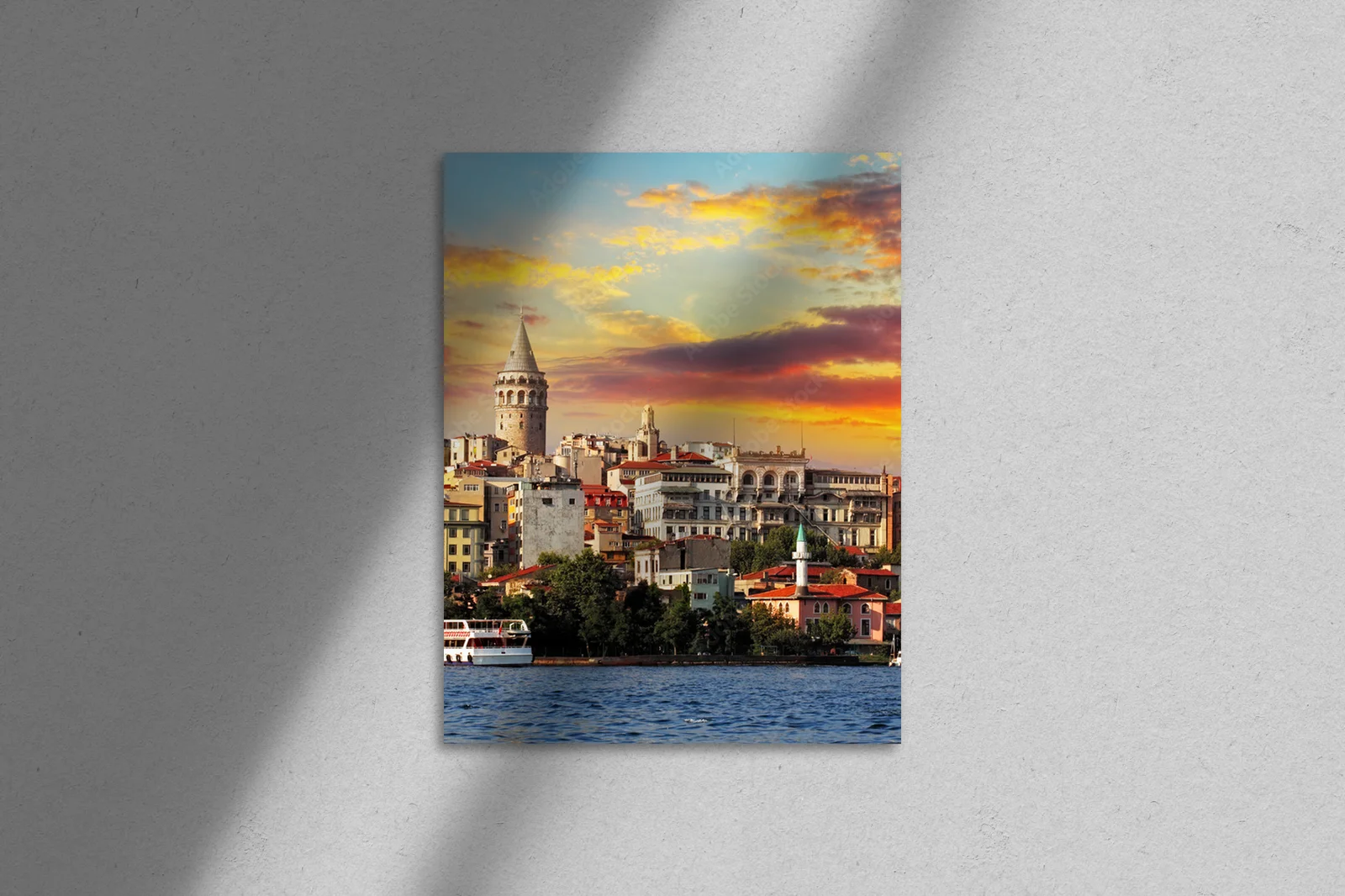 Zachwycający zachód słońca nad dzielnicą Galata