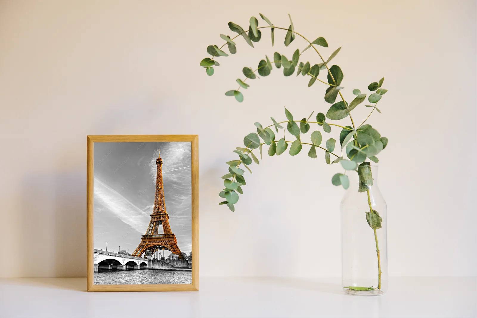 Eiffel Tower: Symbol Paris i romantyzmu