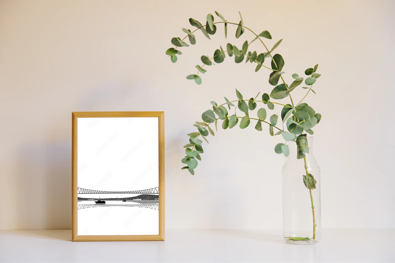 Silhouette Mostu Bosforu w monochromatycznej elegancji