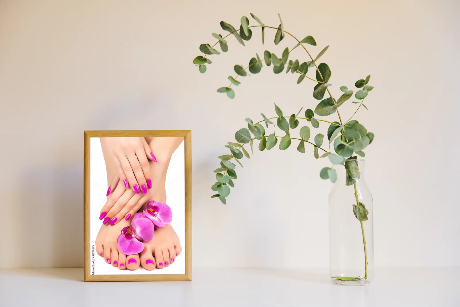 Różowy manicure i pedicure z orchideą