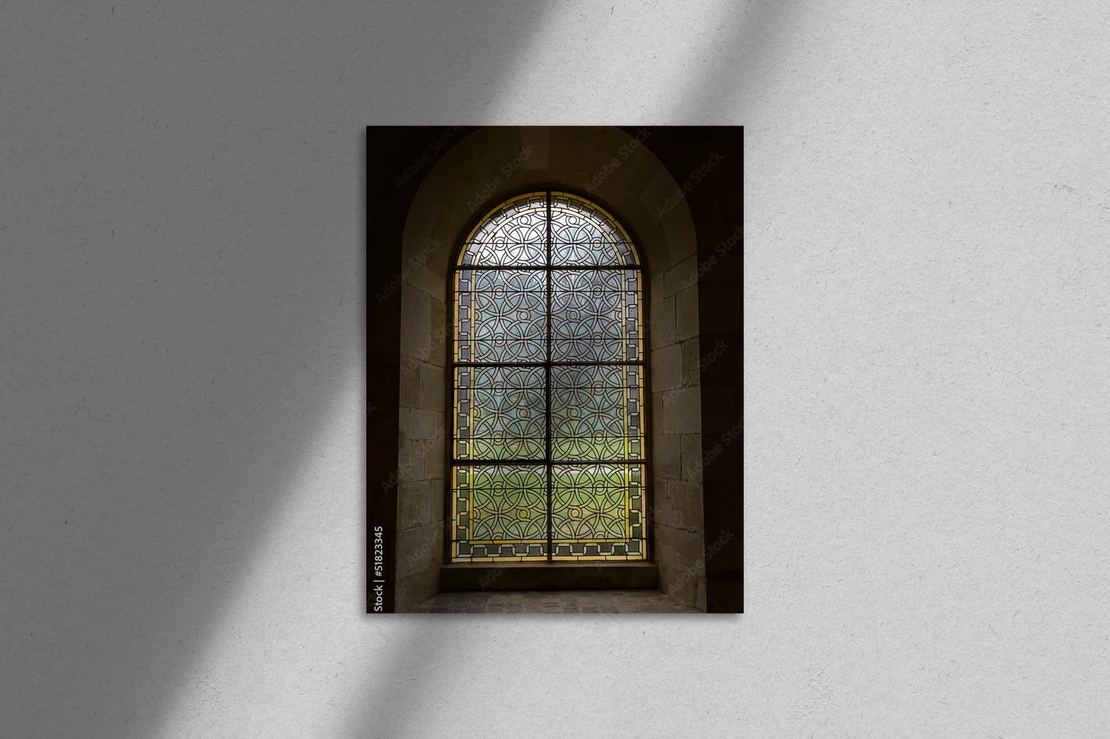 Głębia monastycznej architektury w odcieniach brązu