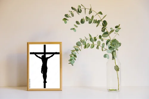 Misterne sylwetki w bieli i czerni - symbol ducha
