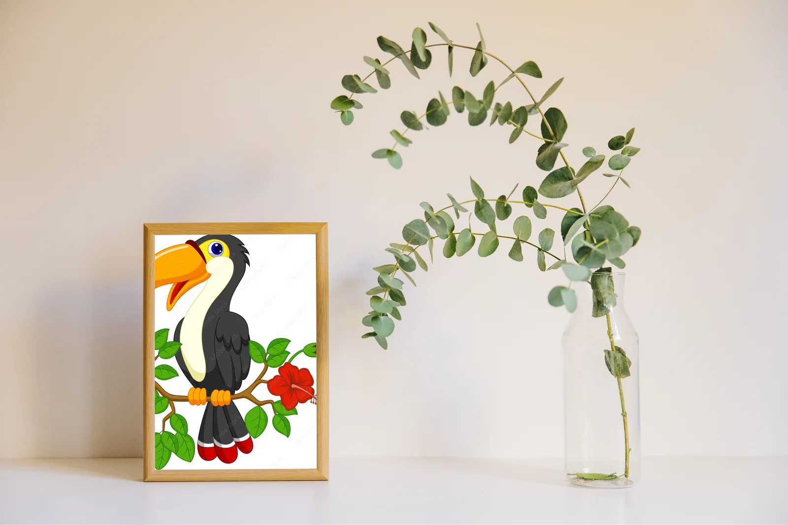 Urokliwy toucan na tle letnich barw