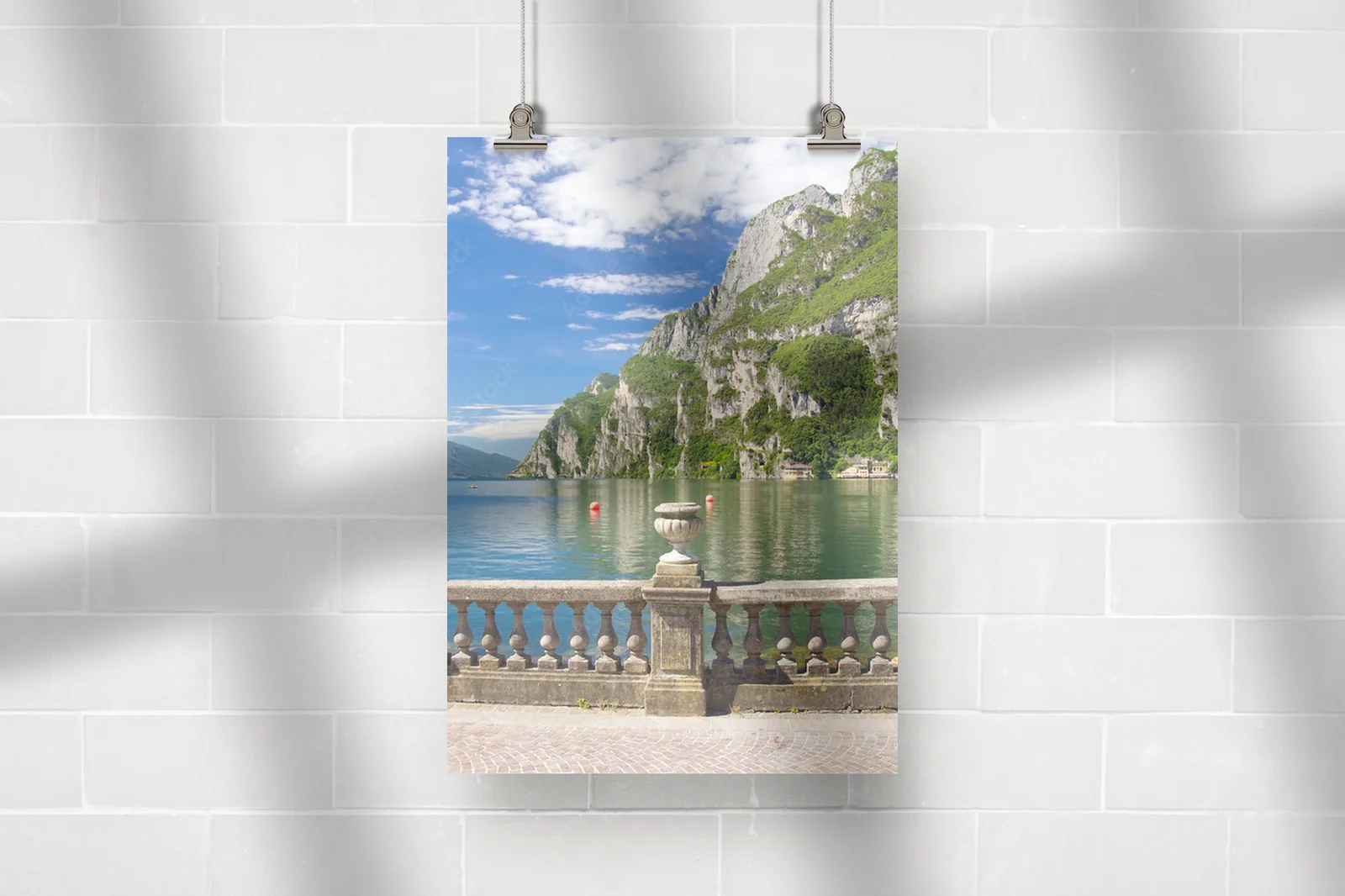 Urok Riva del Garda: Idylliczny widok nad jeziorem
