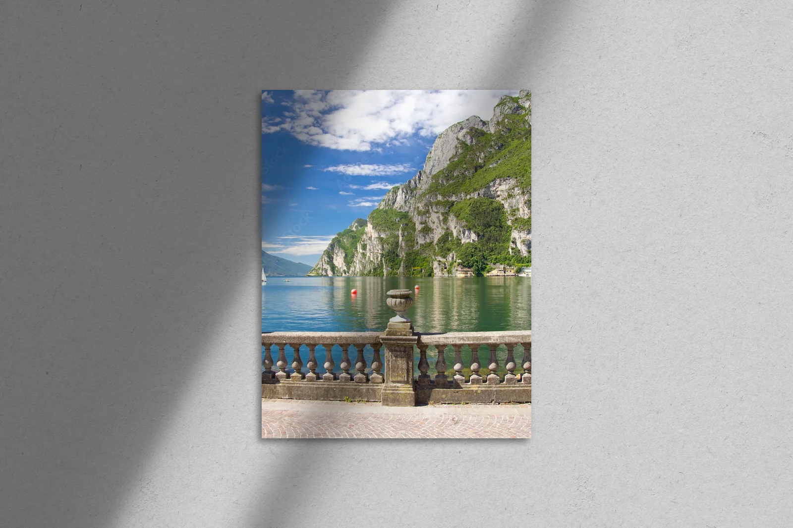 Urok Riva del Garda: Idylliczny widok nad jeziorem