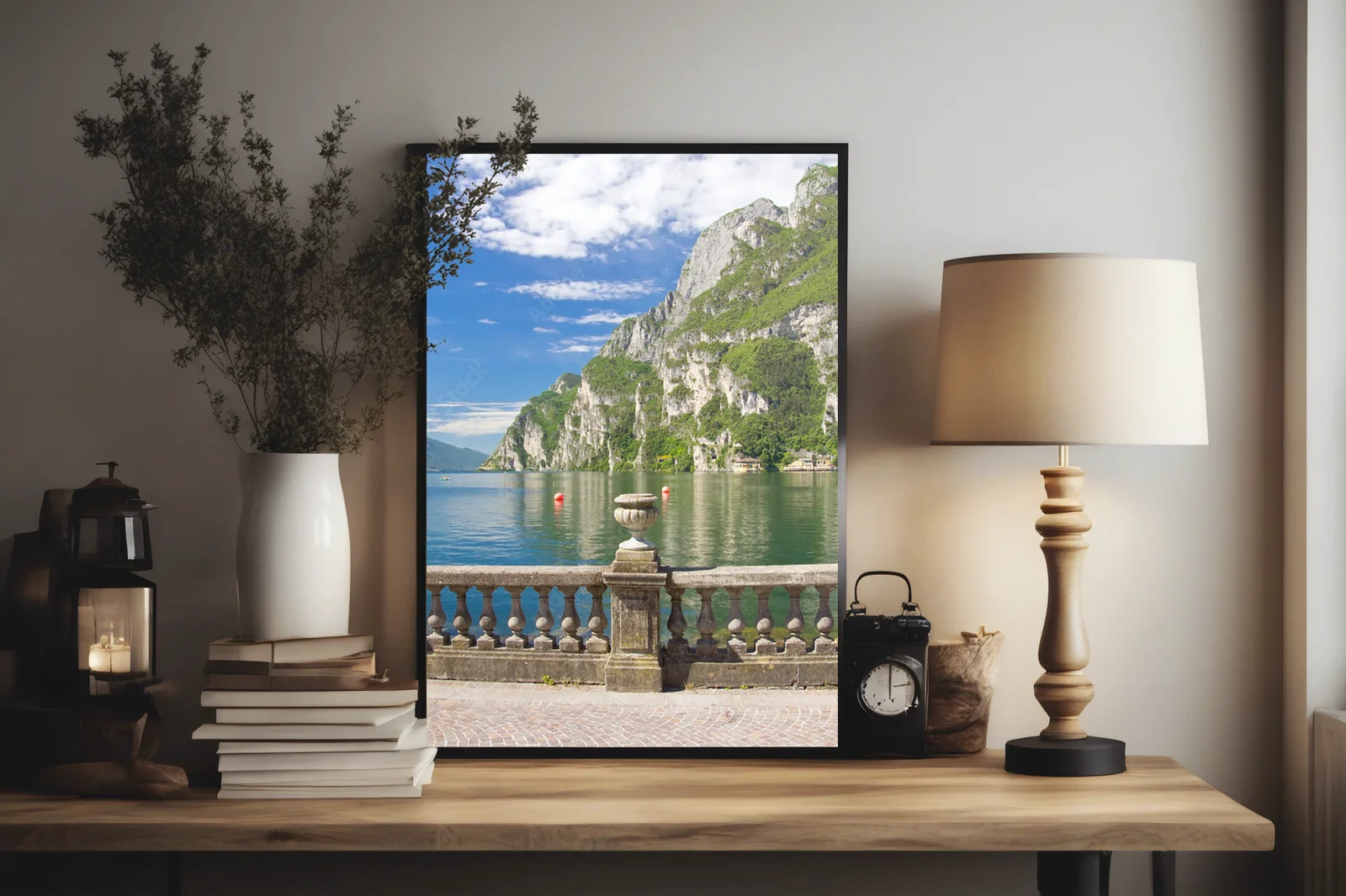 Urok Riva del Garda: Idylliczny widok nad jeziorem