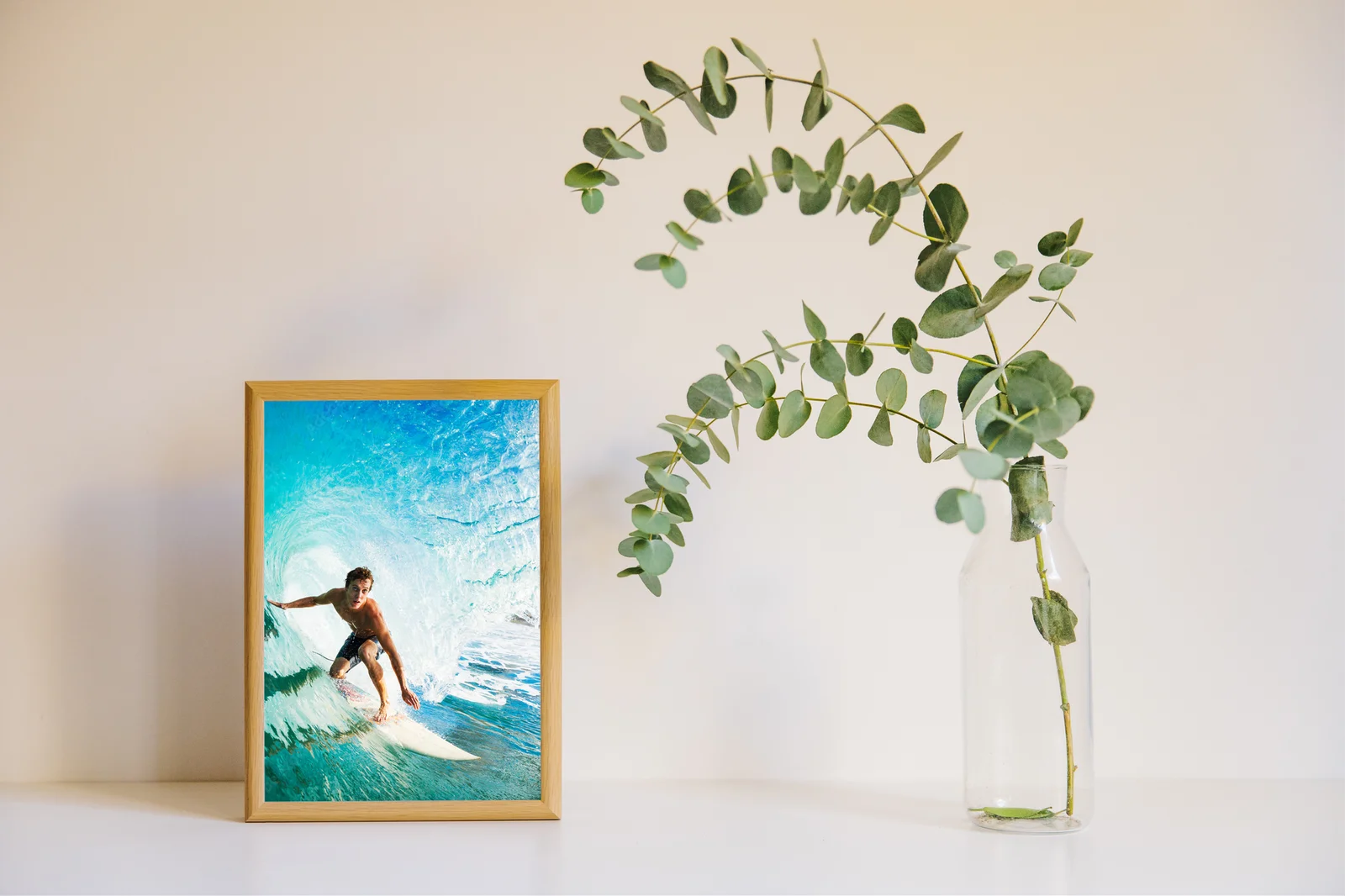 Surferska przygoda w błękicie oceanu