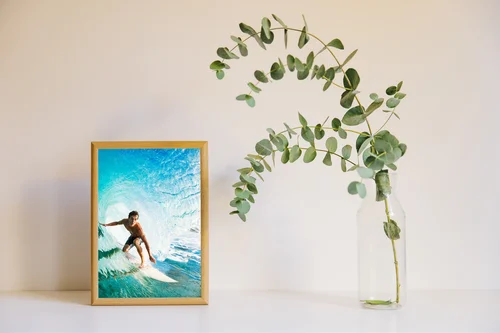 Surferska przygoda w błękicie oceanu