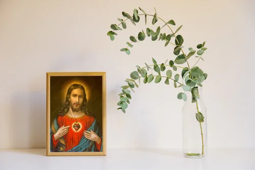 Serce Jezusa w tajemniczej oprawie kolorystycznej
