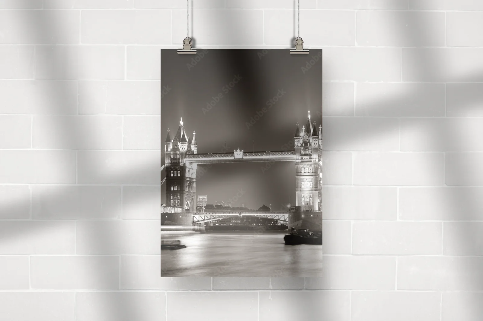 Wieczorny urok Tower Bridge w czerni i bieli