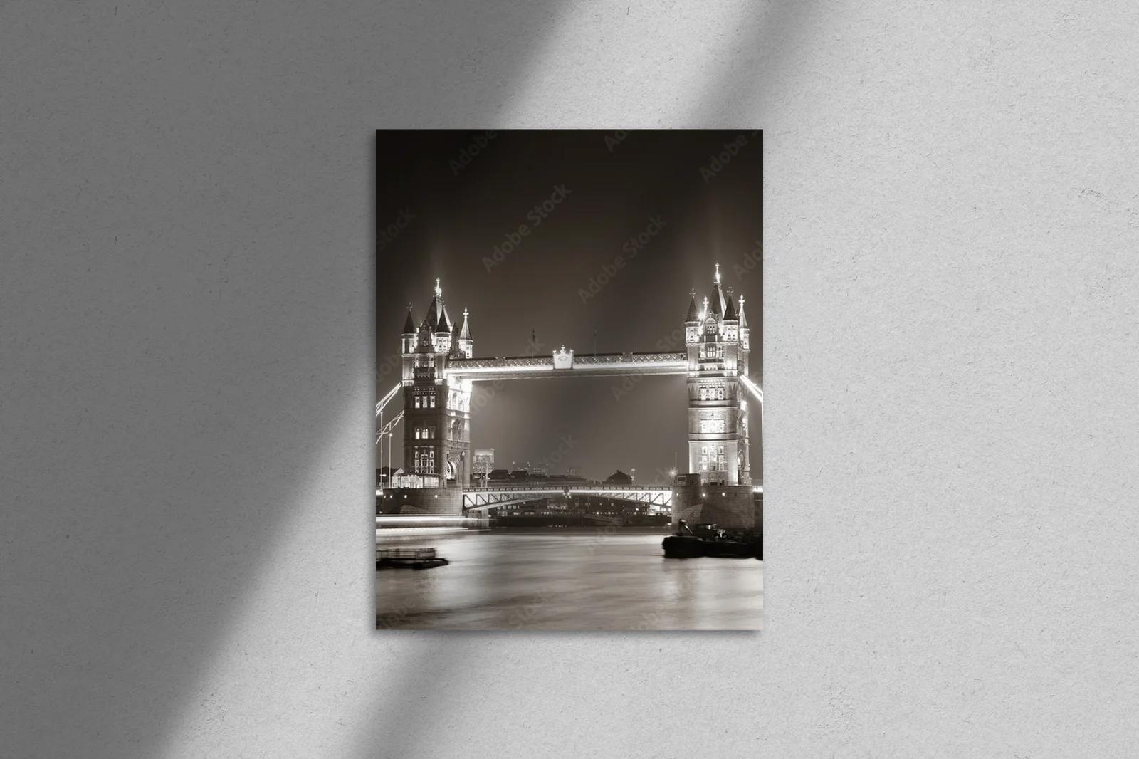 Wieczorny urok Tower Bridge w czerni i bieli