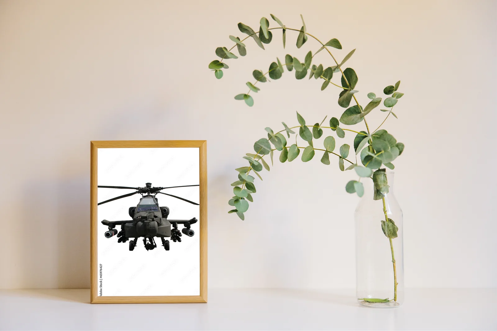 Wzniosła potęga bieli w militarnej elegancji