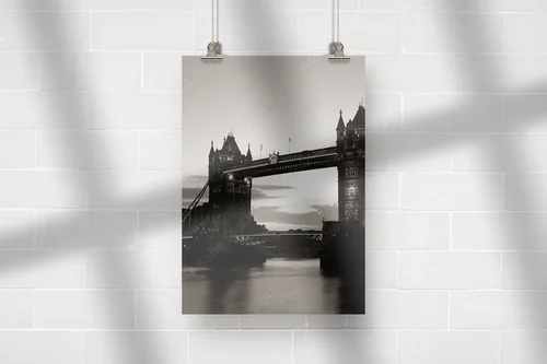 Ikoniczny Tower Bridge w nostalgicznych odcieniach