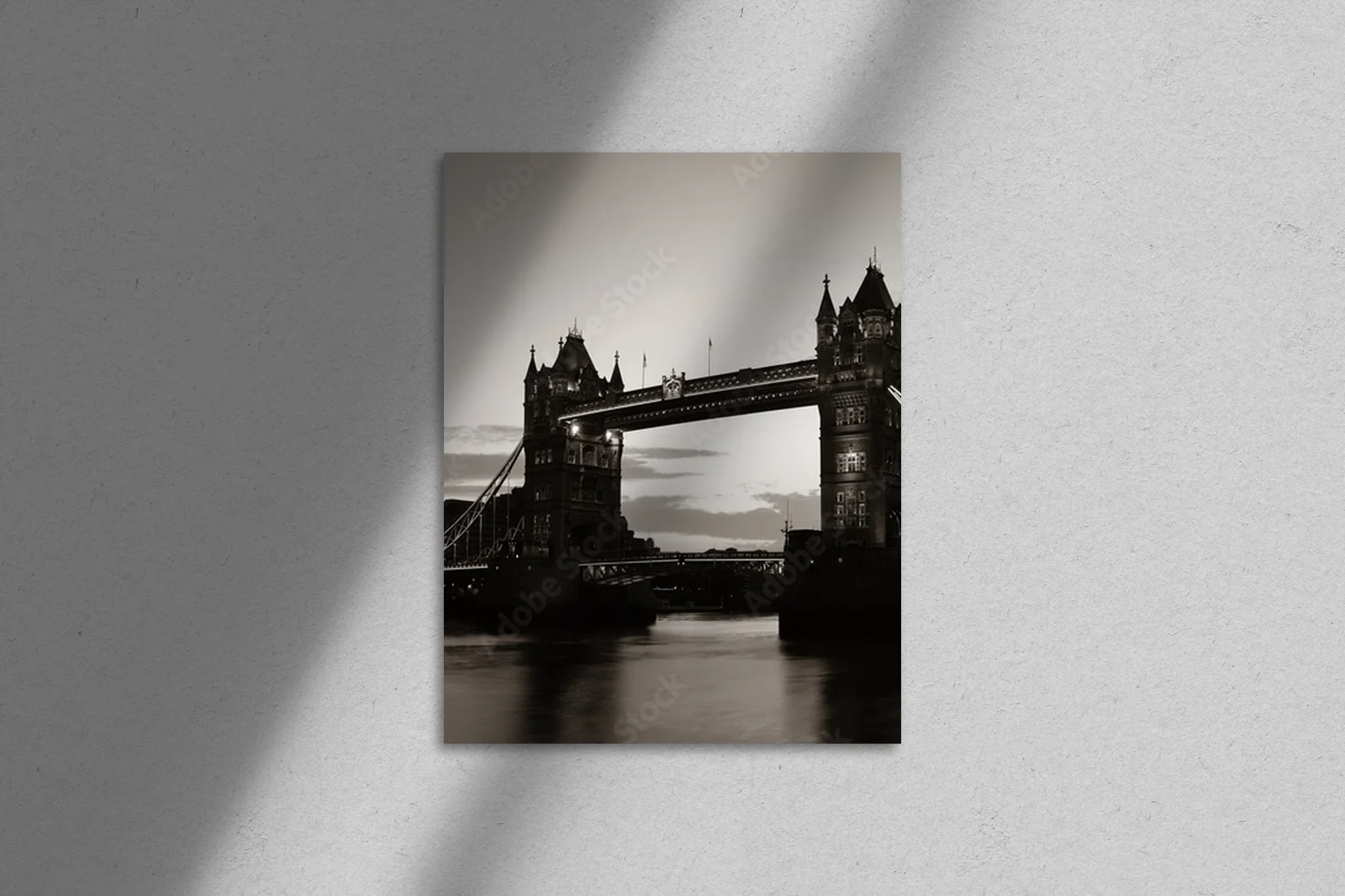 Ikoniczny Tower Bridge w nostalgicznych odcieniach